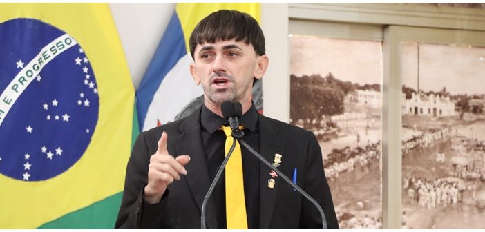 Biga cobra esclarecimentos sobre terceirização de servidores de apoio da Semed