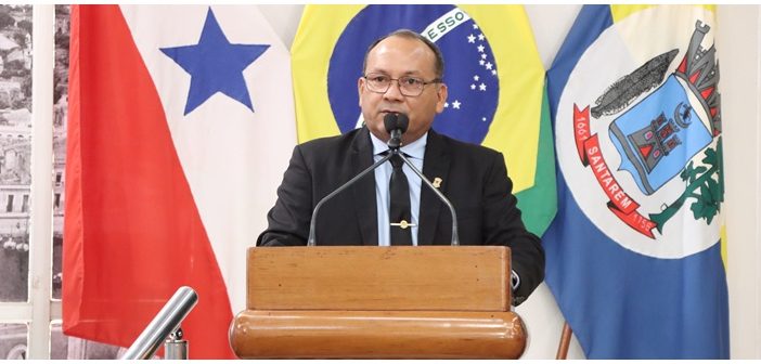 Vereador Sérgio Pereira destaca a perfuração de poços artesianos e a iluminação de campo em comunidades de várzea.