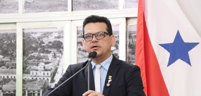 Elielton Lira cobra revisão de contrato da Águas do Pará e defende direitos da população