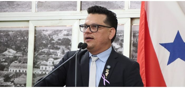 “Se a água não melhorou, o que justifica o aumento?”: Elielton Lira cobra respostas da Águas do Pará